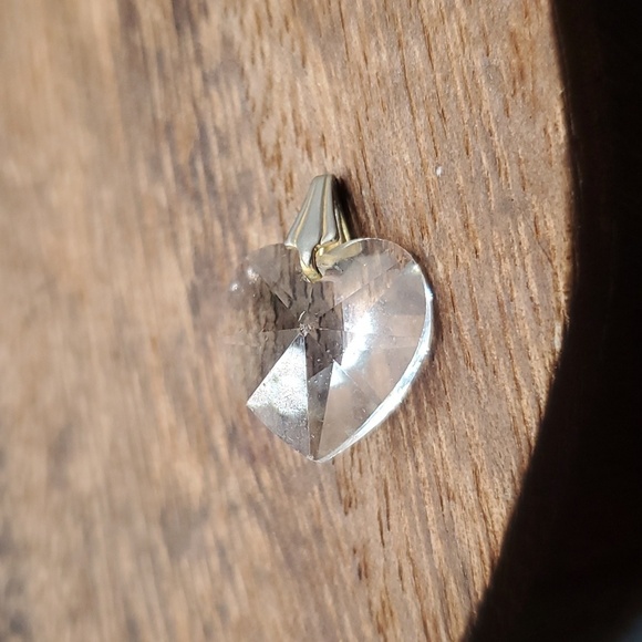 Crystal clear faceted heart eye-catching drop pendant - Picture 2 of 2